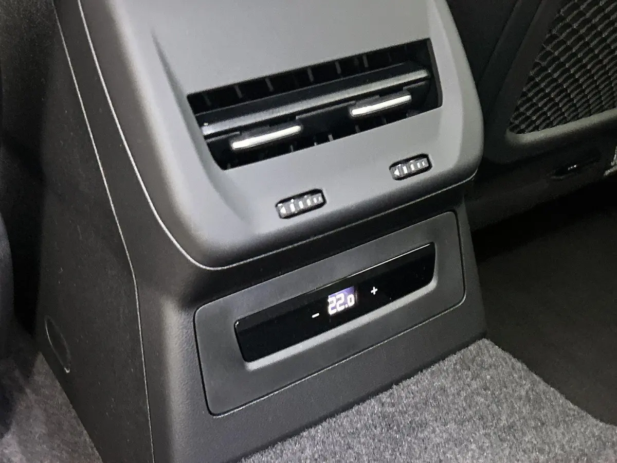 Avant 2.0 quattro Advanced edition 299 PK | Navigatie | Techniek pakket plus |  MMI bijrijdersdisplay |  Trekhaak, elektr. wegklapbaar |  Voorventilatie comfort |  Koplampsproeiers |  Zij-ai
