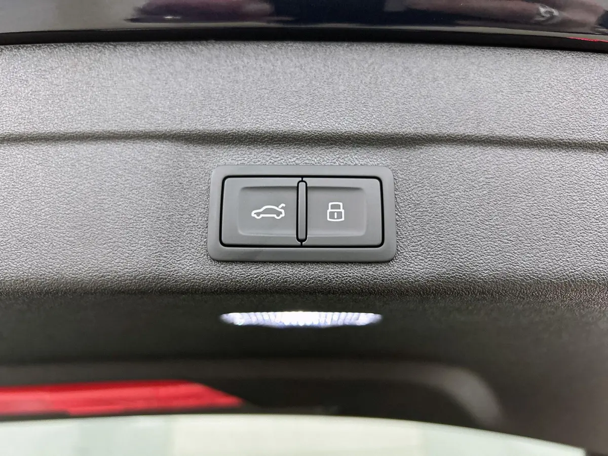 Avant 2.0 quattro Advanced edition 299 PK | Navigatie | Techniek pakket plus |  MMI bijrijdersdisplay |  Trekhaak, elektr. wegklapbaar |  Voorventilatie comfort |  Koplampsproeiers |  Zij-ai