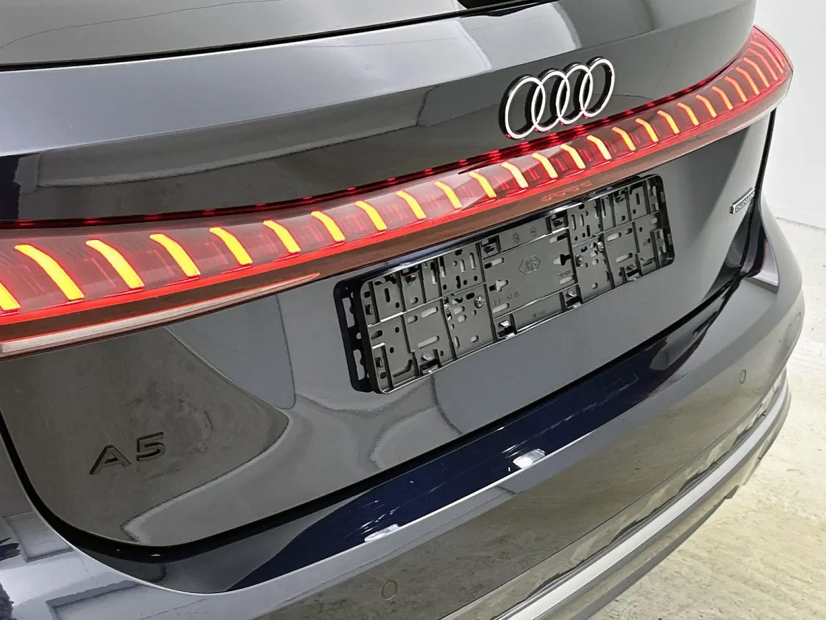Avant 2.0 quattro Advanced edition 299 PK | Navigatie | Techniek pakket plus |  MMI bijrijdersdisplay |  Trekhaak, elektr. wegklapbaar |  Voorventilatie comfort |  Koplampsproeiers |  Zij-ai