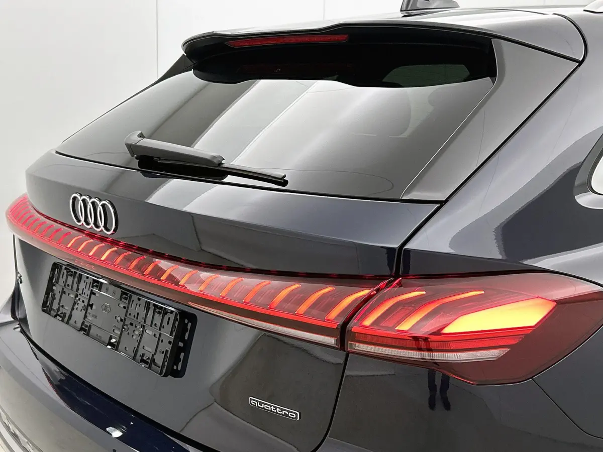 Avant 2.0 quattro Advanced edition 299 PK | Navigatie | Techniek pakket plus |  MMI bijrijdersdisplay |  Trekhaak, elektr. wegklapbaar |  Voorventilatie comfort |  Koplampsproeiers |  Zij-ai