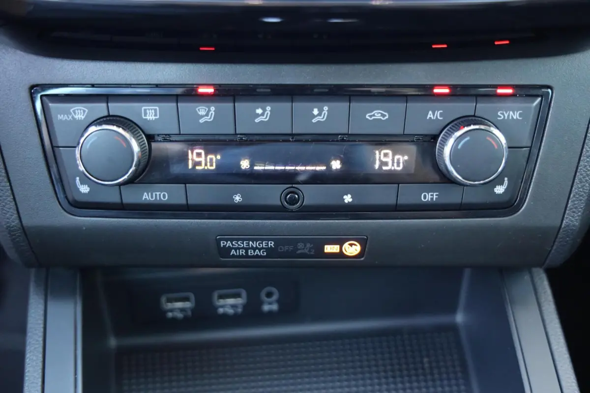 1.6 TDI FR Business Intense | Panorama | Carplay | ACC | Stoelverwarming