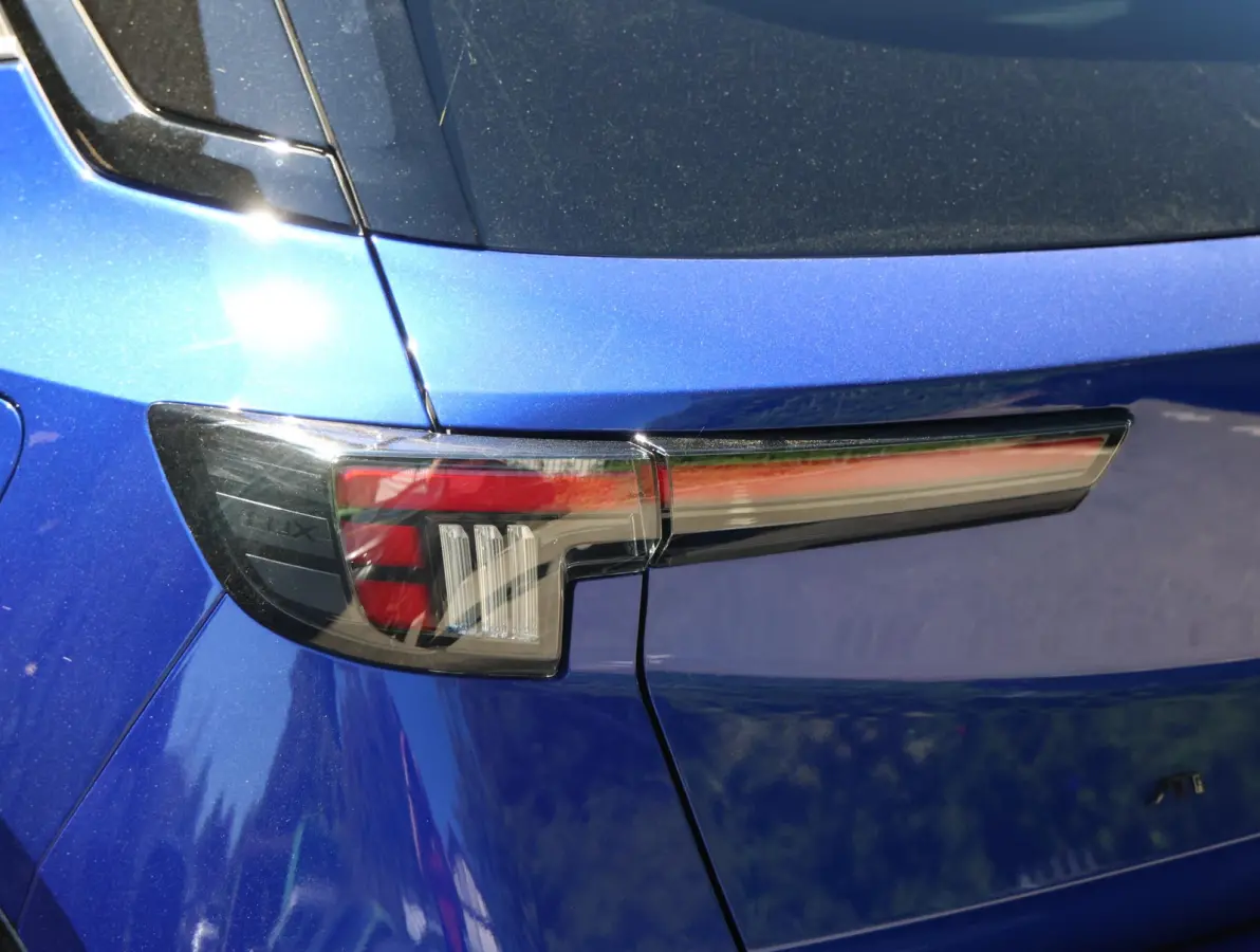 145pk Hybrid GS | Navigatie | Camera | Dodehoek detectie | Apple CarPlay / AndroidAuto | Keyless |