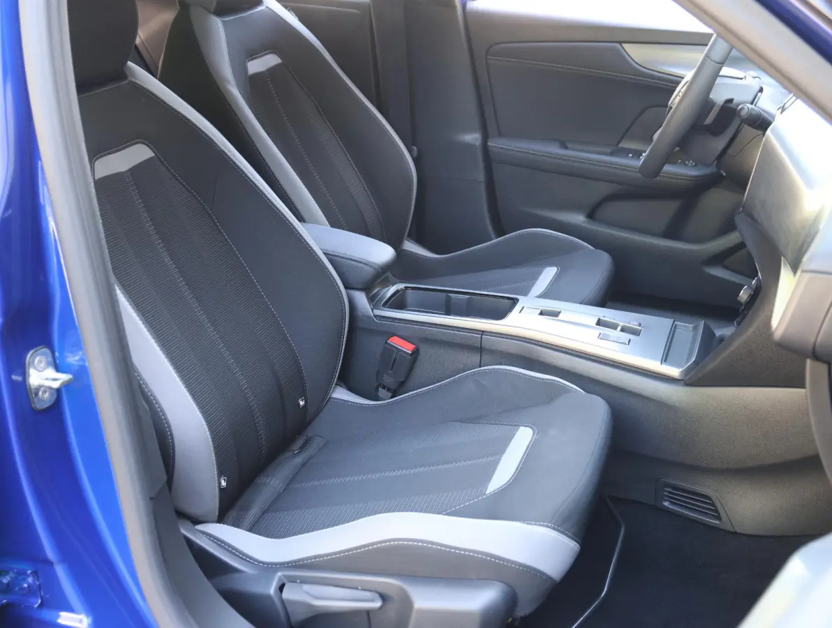 145pk Hybrid GS | Navigatie | Camera | Dodehoek detectie | Apple CarPlay / AndroidAuto | Keyless |