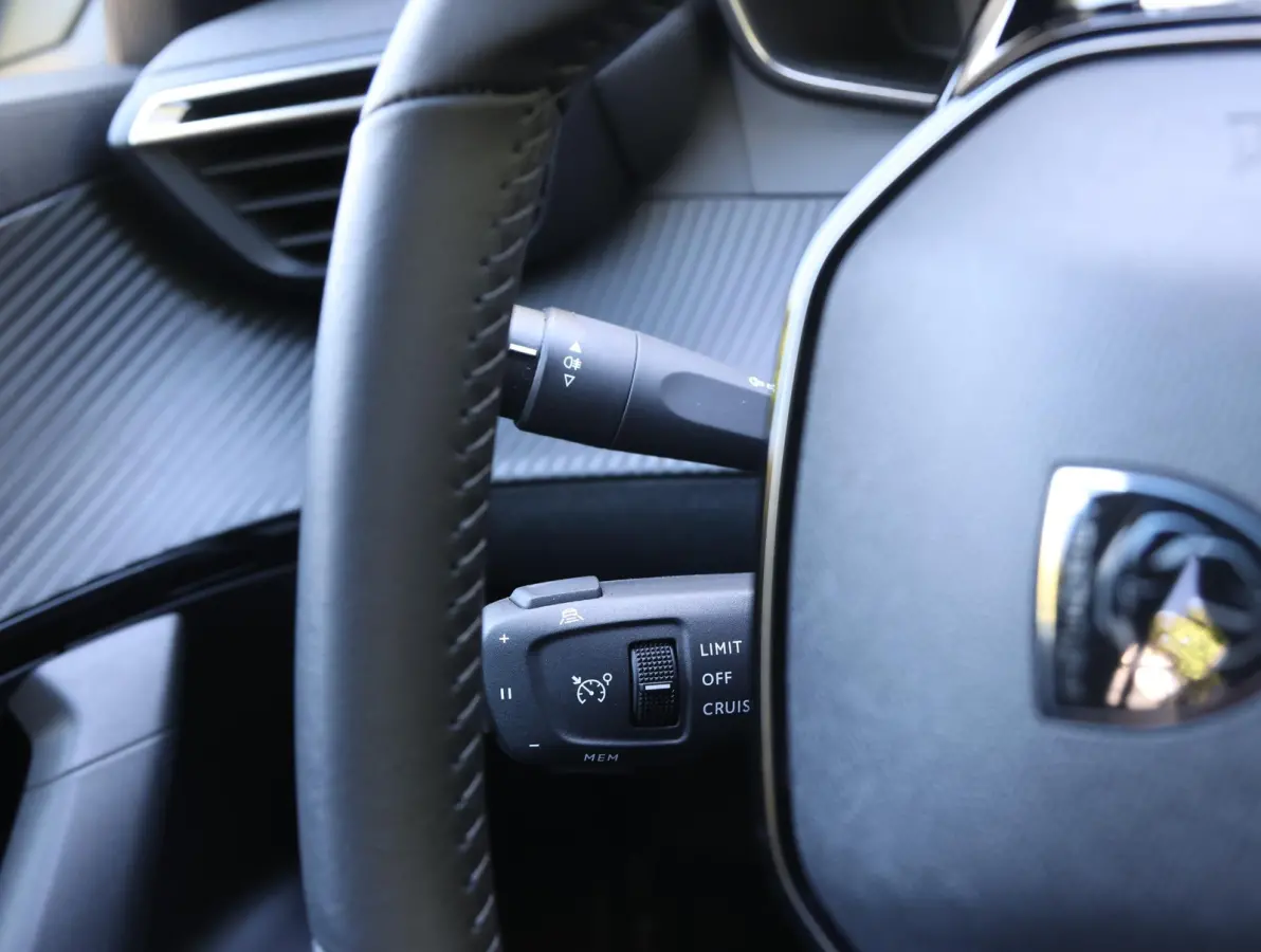 EV Allure Avantage 54 kWh | Accu 97% | Navigatie | Climate Control | Cruise Control | LED | Apple Carplay/Android Auto |