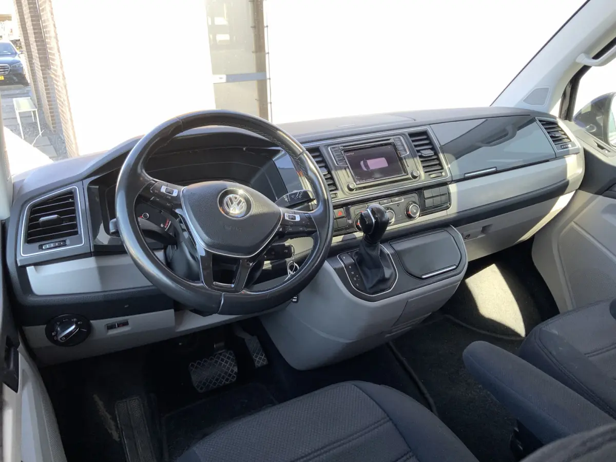2.0 TDI L2H1 DC Highline Automaat Dub Cab Airco Navi Cruise Camera 5 Zits Trekhaak 2500 kg Alu Velg Euro 6 ,Zonne Dak