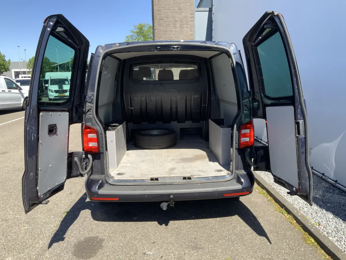 2.0 TDI L2H1 DC Highline Automaat Dub Cab Airco Navi Cruise Camera 5 Zits Trekhaak 2500 kg Alu Velg Euro 6 ,Zonne Dak