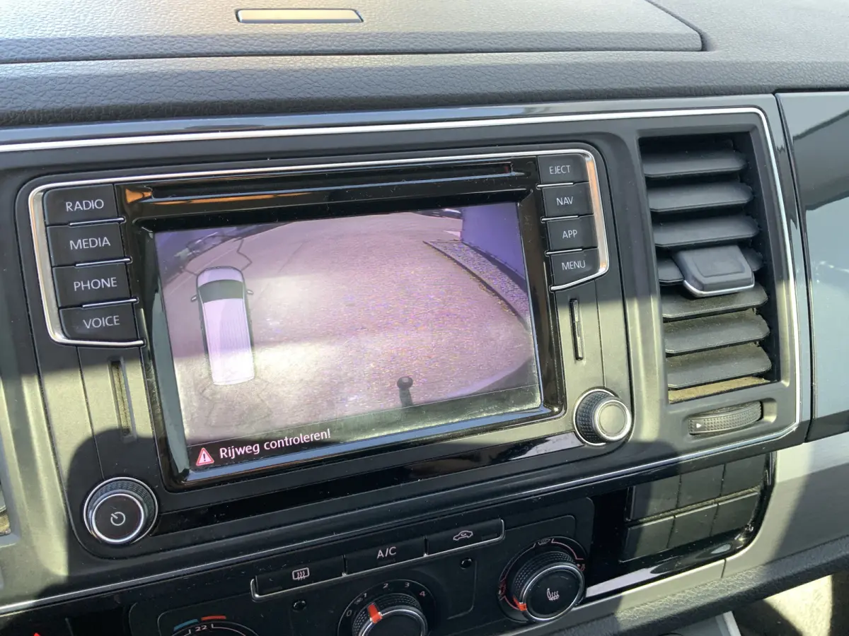 2.0 TDI L2H1 DC Highline Automaat Dub Cab Airco Navi Cruise Camera 5 Zits Trekhaak 2500 kg Alu Velg Euro 6 ,Zonne Dak