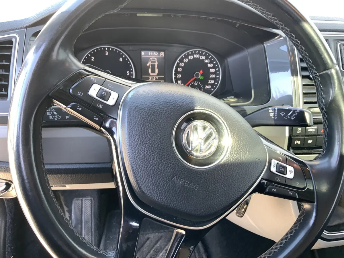 2.0 TDI L2H1 DC Highline Automaat Dub Cab Airco Navi Cruise Camera 5 Zits Trekhaak 2500 kg Alu Velg Euro 6 ,Zonne Dak