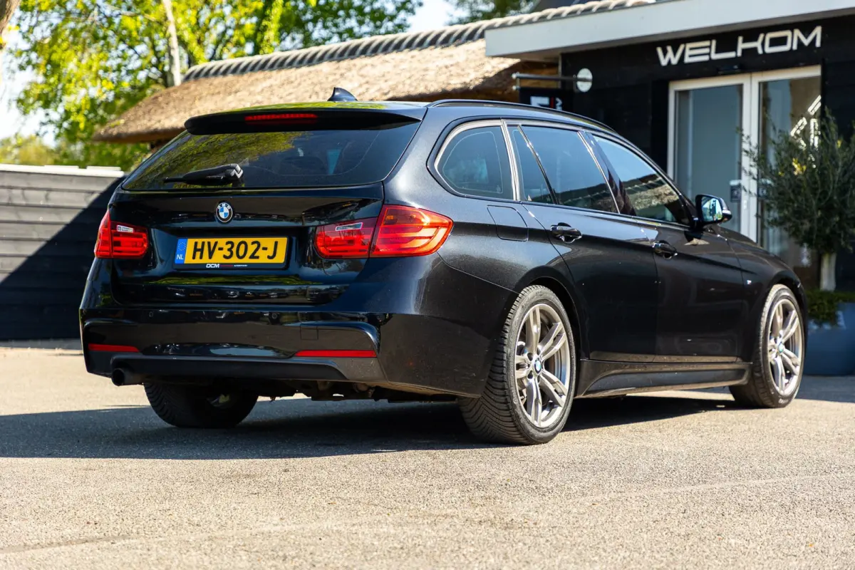 316i M Sport Edition (Panodak / M Pakket / Alcantara / Sportstoelen / Climate / Cruise / Stoelverwarming)