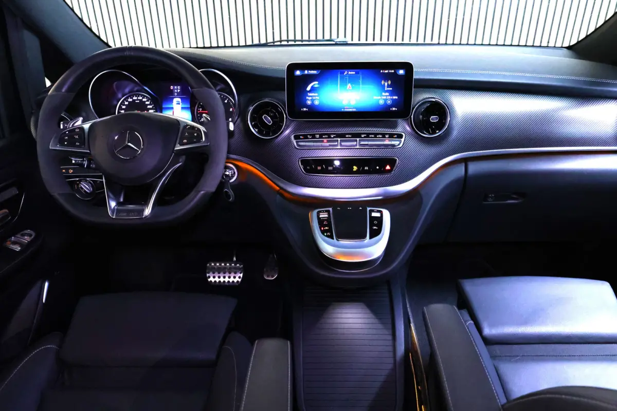 300d L2 Exclusive AMG Line AVM MEMORY BURMEISTER NAVI CLIMA 360CAM "24