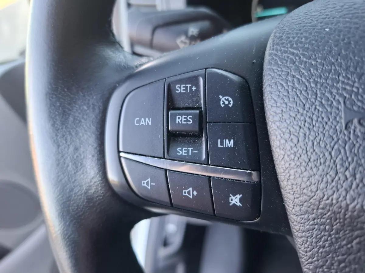 340 2.0 TDCI L1H1 Trend AIRCO / CRUISE CONTROLE / 3 ZITS / TREKHAAK / EURO 6