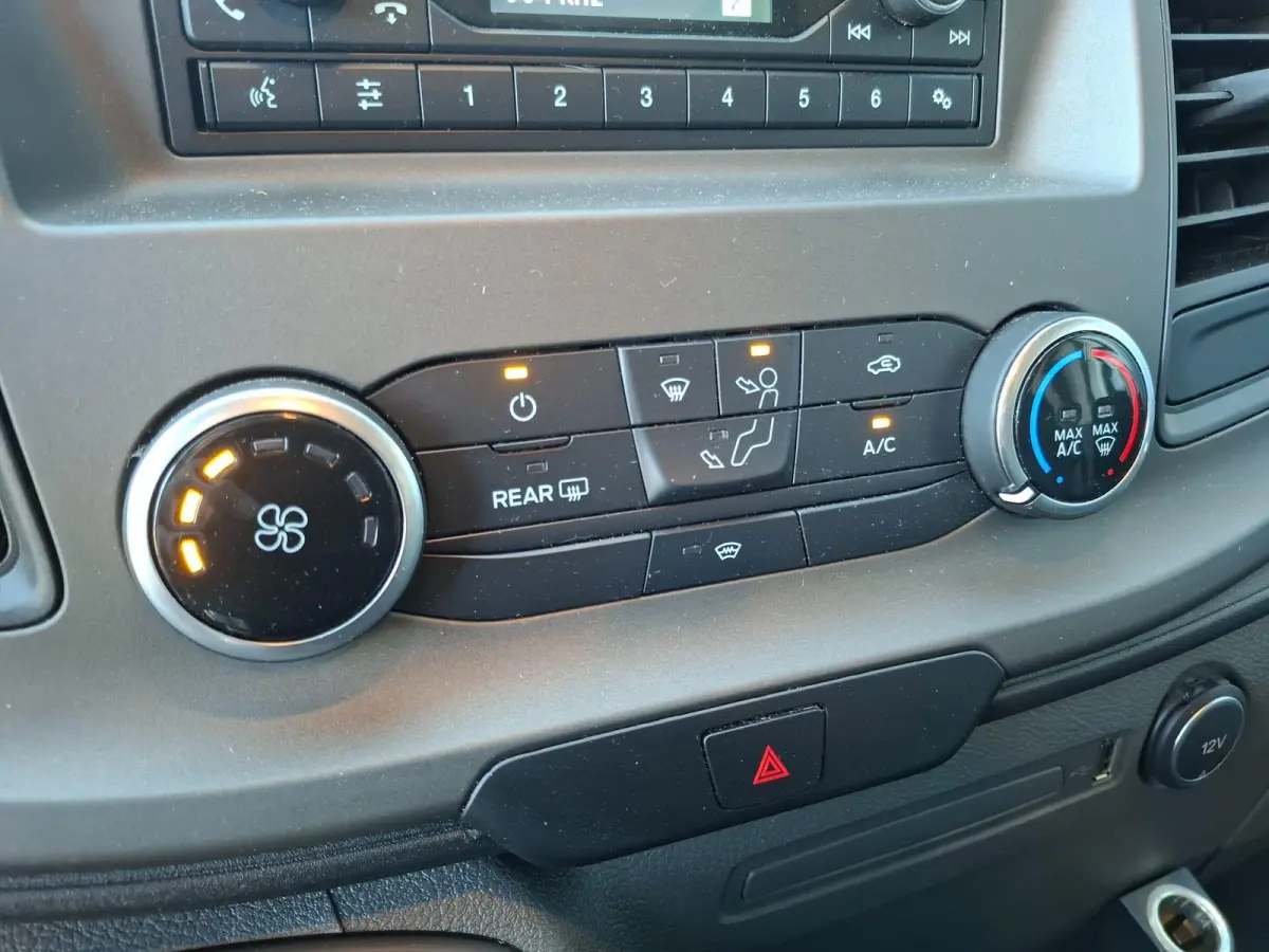 340 2.0 TDCI L1H1 Trend AIRCO / CRUISE CONTROLE / 3 ZITS / TREKHAAK / EURO 6