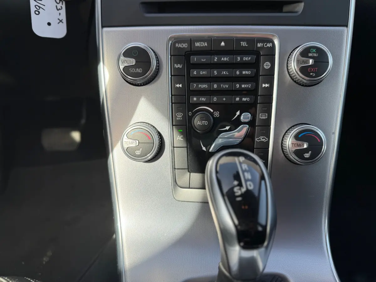 1.5 T3 Momentum,Automaat,Navigatie,nwe Distributie,extra winterset