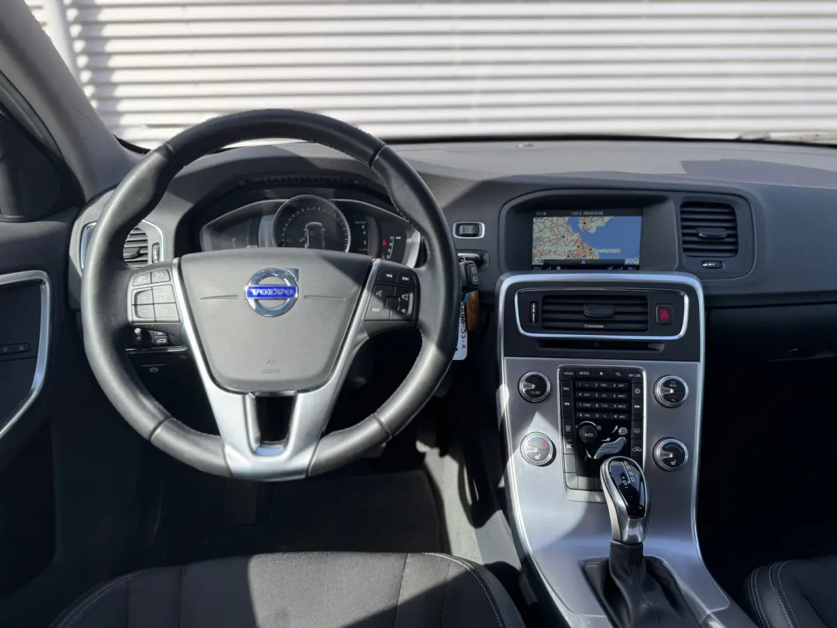 1.5 T3 Momentum,Automaat,Navigatie,nwe Distributie,extra winterset