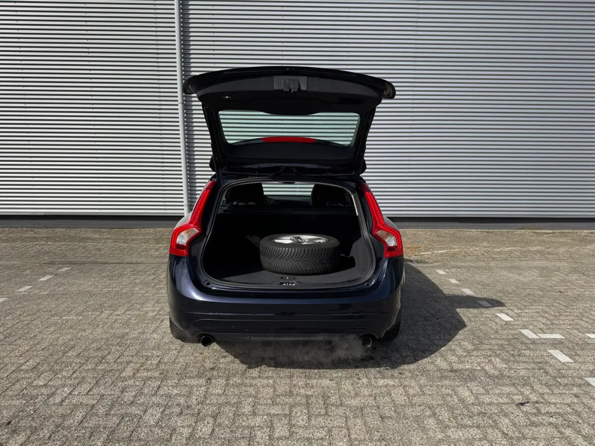 1.5 T3 Momentum,Automaat,Navigatie,nwe Distributie,extra winterset