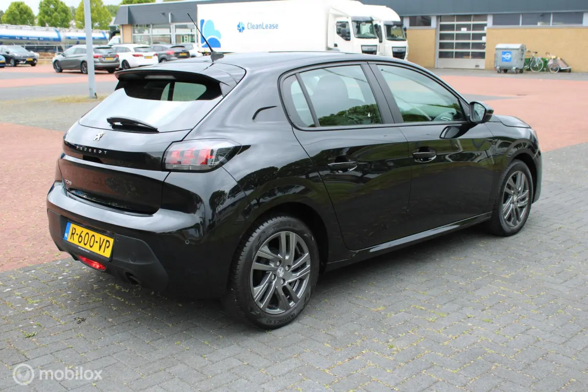 1.2 PureTech Active Pack, Pdc, App connect, Navi, Airco, 16 Inch Lmv.