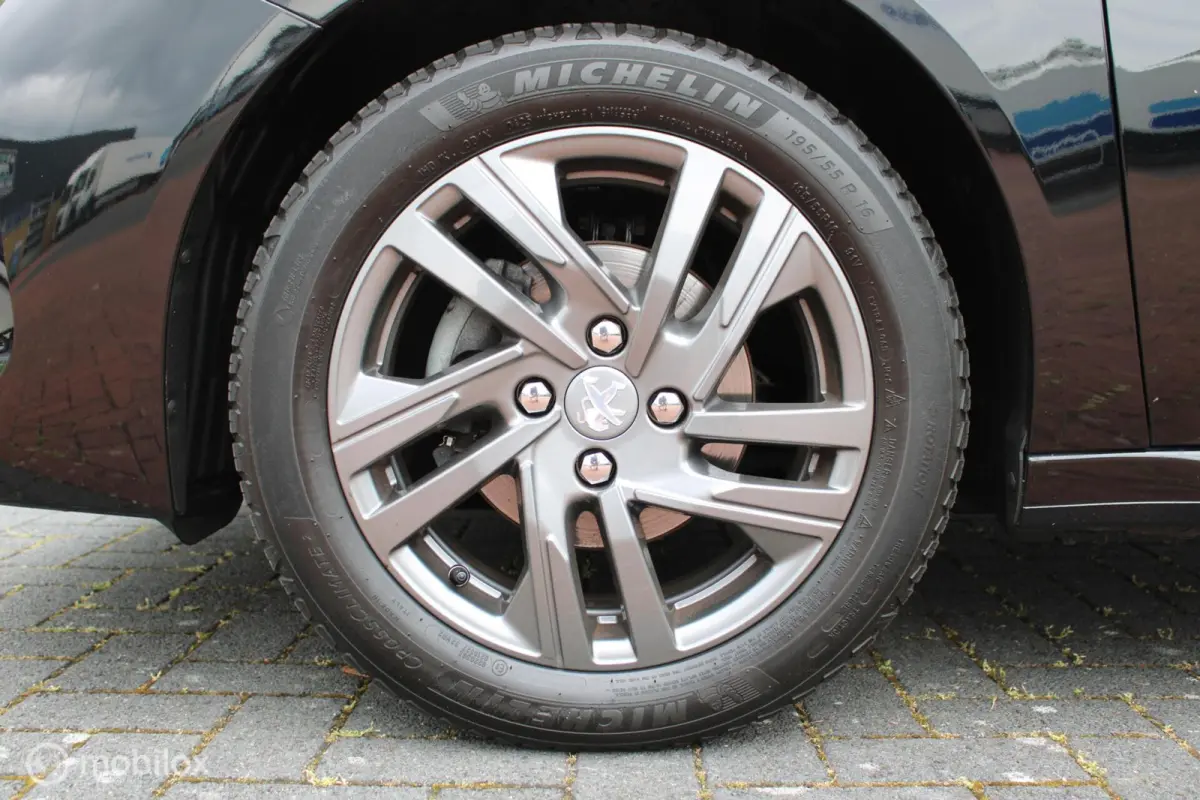 1.2 PureTech Active Pack, Pdc, App connect, Navi, Airco, 16 Inch Lmv.