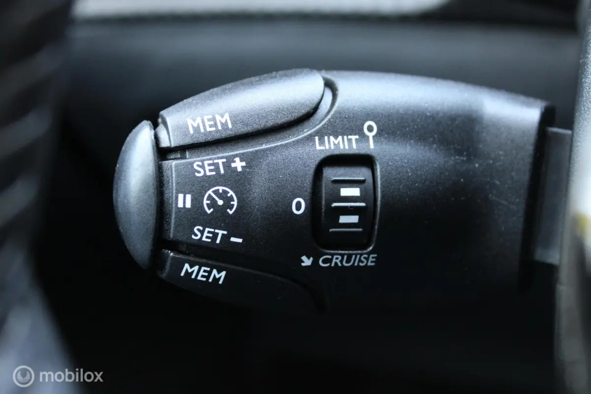 1.2 PureTech Active Pack, Pdc, App connect, Navi, Airco, 16 Inch Lmv.