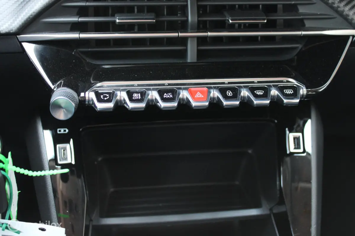 1.2 PureTech Active Pack, Pdc, App connect, Navi, Airco, 16 Inch Lmv.