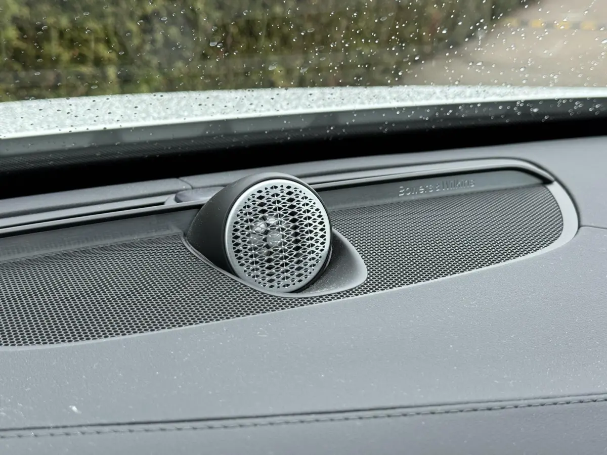 T8 Plug-in Hybrid AWD Ultra Dark Blis| 360 camera | Pano dak | Bowers & wilkins audio | Trekhaak | Keyless | Headup display | Luchtvering | Elektrische stoelen | Stoel en stuur verwarming |