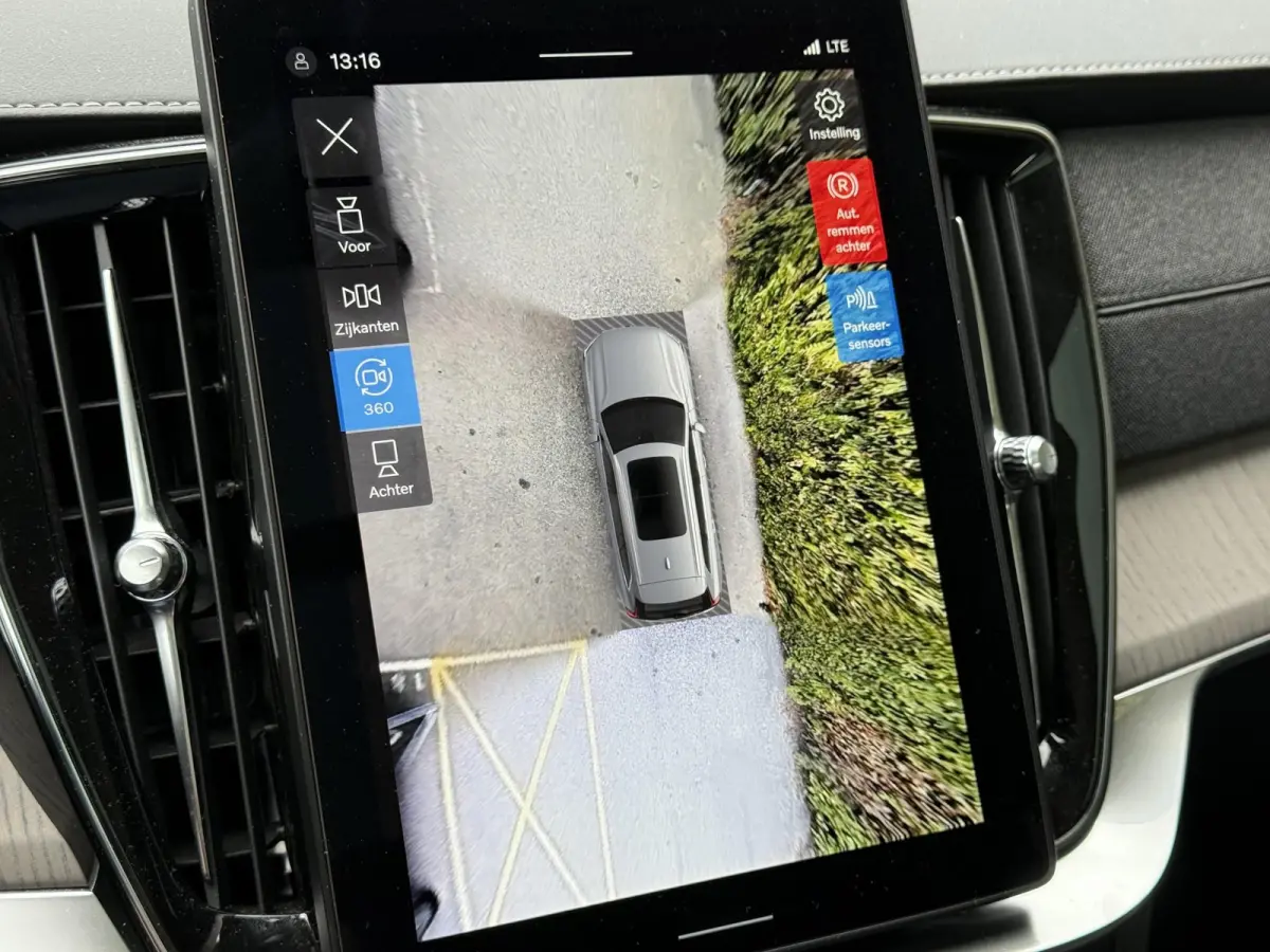 T8 Plug-in Hybrid AWD Ultra Dark Blis| 360 camera | Pano dak | Bowers & wilkins audio | Trekhaak | Keyless | Headup display | Luchtvering | Elektrische stoelen | Stoel en stuur verwarming |