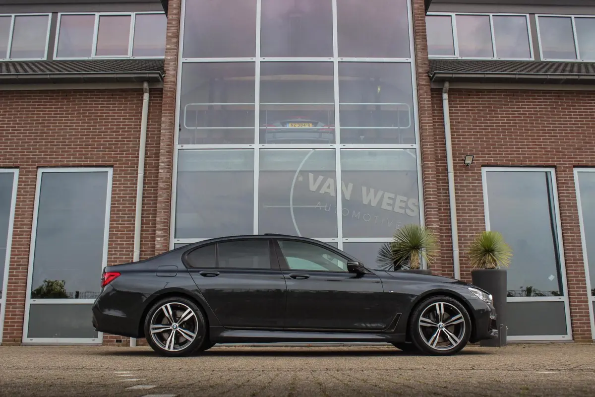 750i xDrive High Executive M-sport | Driving Assistant Plus | Massage | 360 camera | B&W audio | Gesture control | Panoramadak | Comfortstoelen | Stuurverwarming