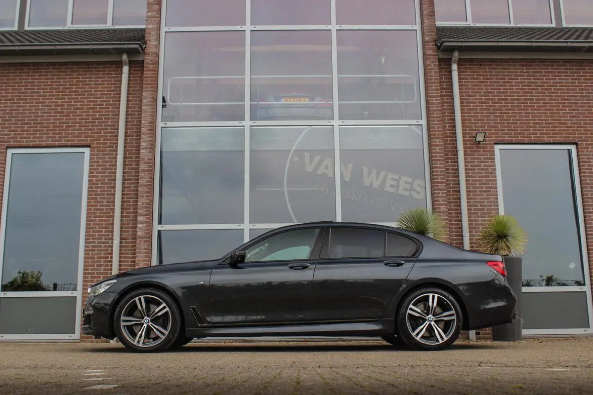 750i xDrive High Executive M-sport | Driving Assistant Plus | Massage | 360 camera | B&W audio | Gesture control | Panoramadak | Comfortstoelen | Stuurverwarming