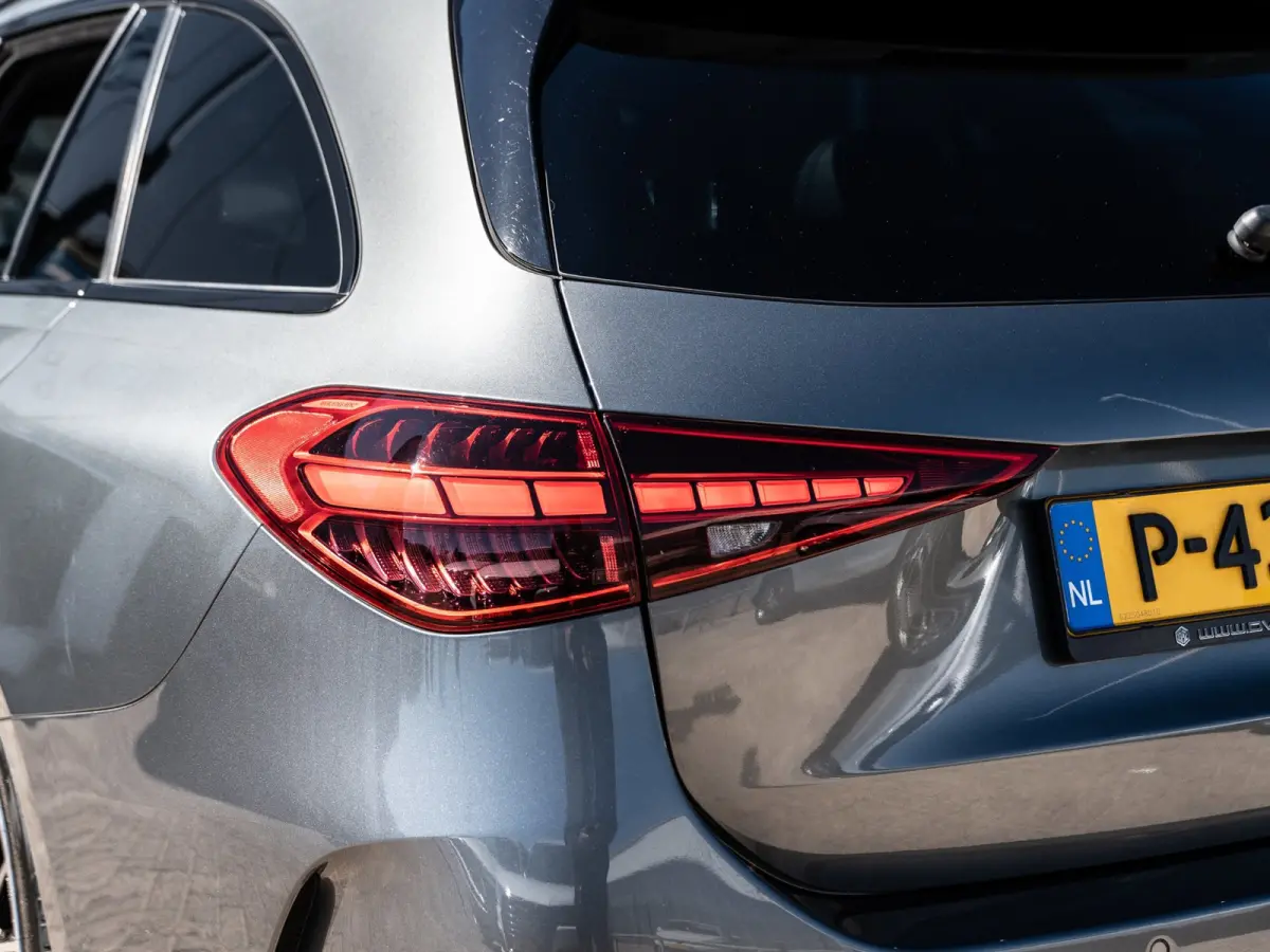 180 AMG Line | Premium Pack | 19” AMG | Head-Up | Pano | BTW