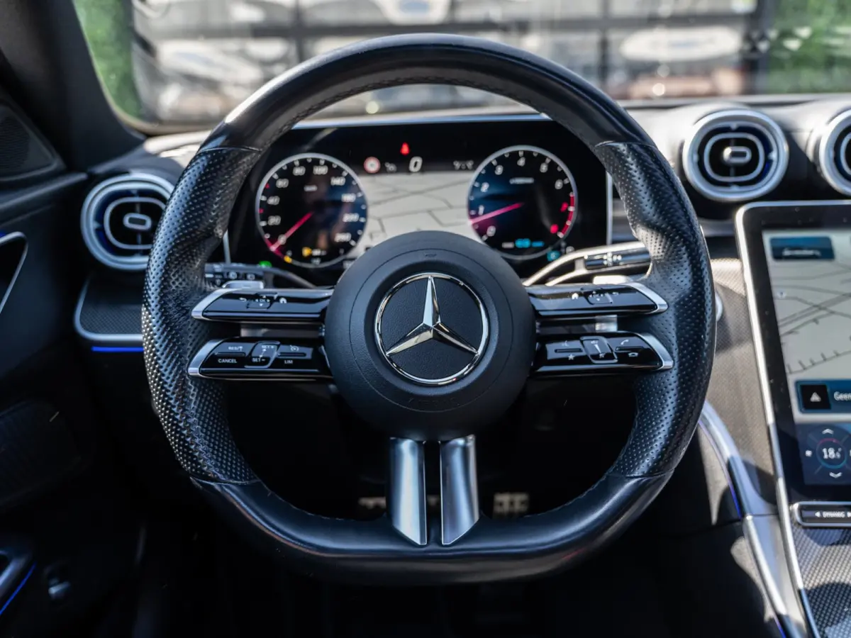 180 AMG Line | Premium Pack | 19” AMG | Head-Up | Pano | BTW