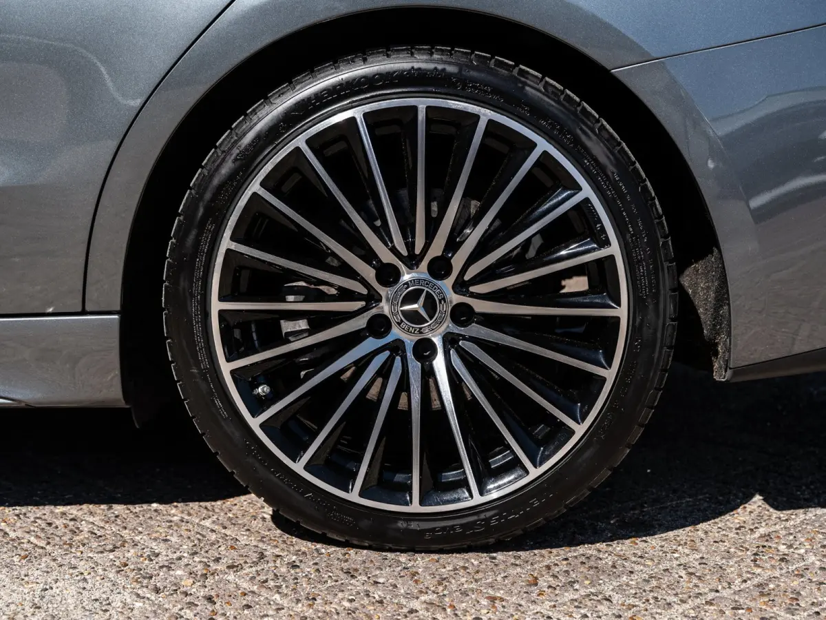 180 AMG Line | Premium Pack | 19” AMG | Head-Up | Pano | BTW