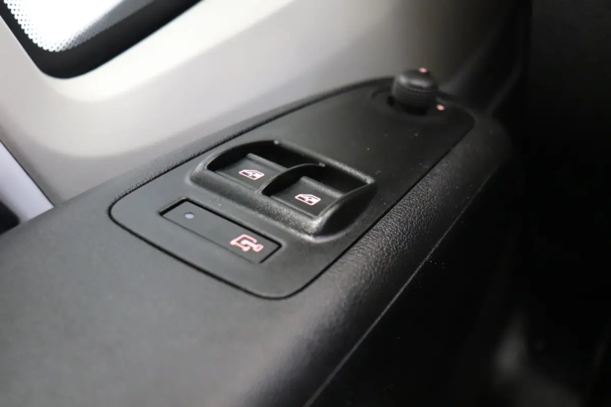 2.2 BlueHDi 120PK EURO 6 - Airco - Cruise - PDC - €14.900,- Excl.