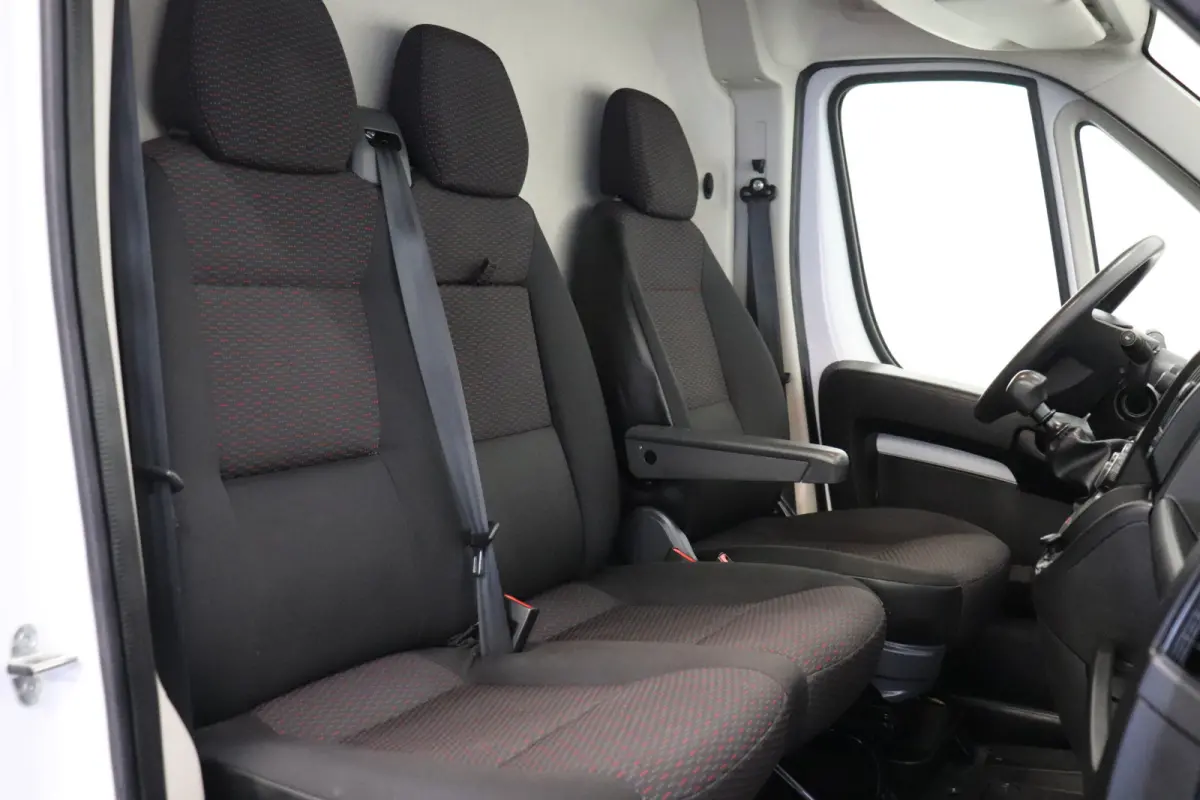 2.2 BlueHDi 120PK EURO 6 - Airco - Cruise - PDC - €14.900,- Excl.