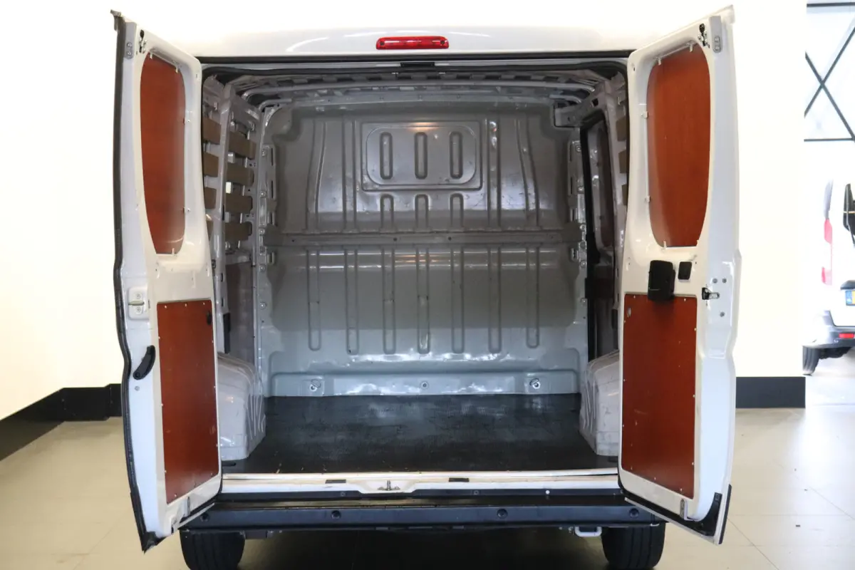2.2 BlueHDi 120PK EURO 6 - Airco - Cruise - PDC - €14.900,- Excl.