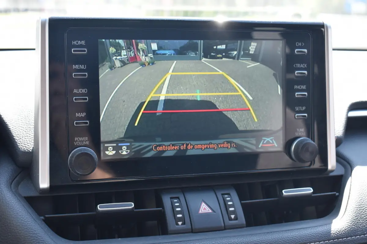 2.5 Hybrid Dynamic BSM | Navigatie | Camera | 100% Toyota Onderhouden | 12 mnd BOVAG garantie | Whatsapp 06-53188999
