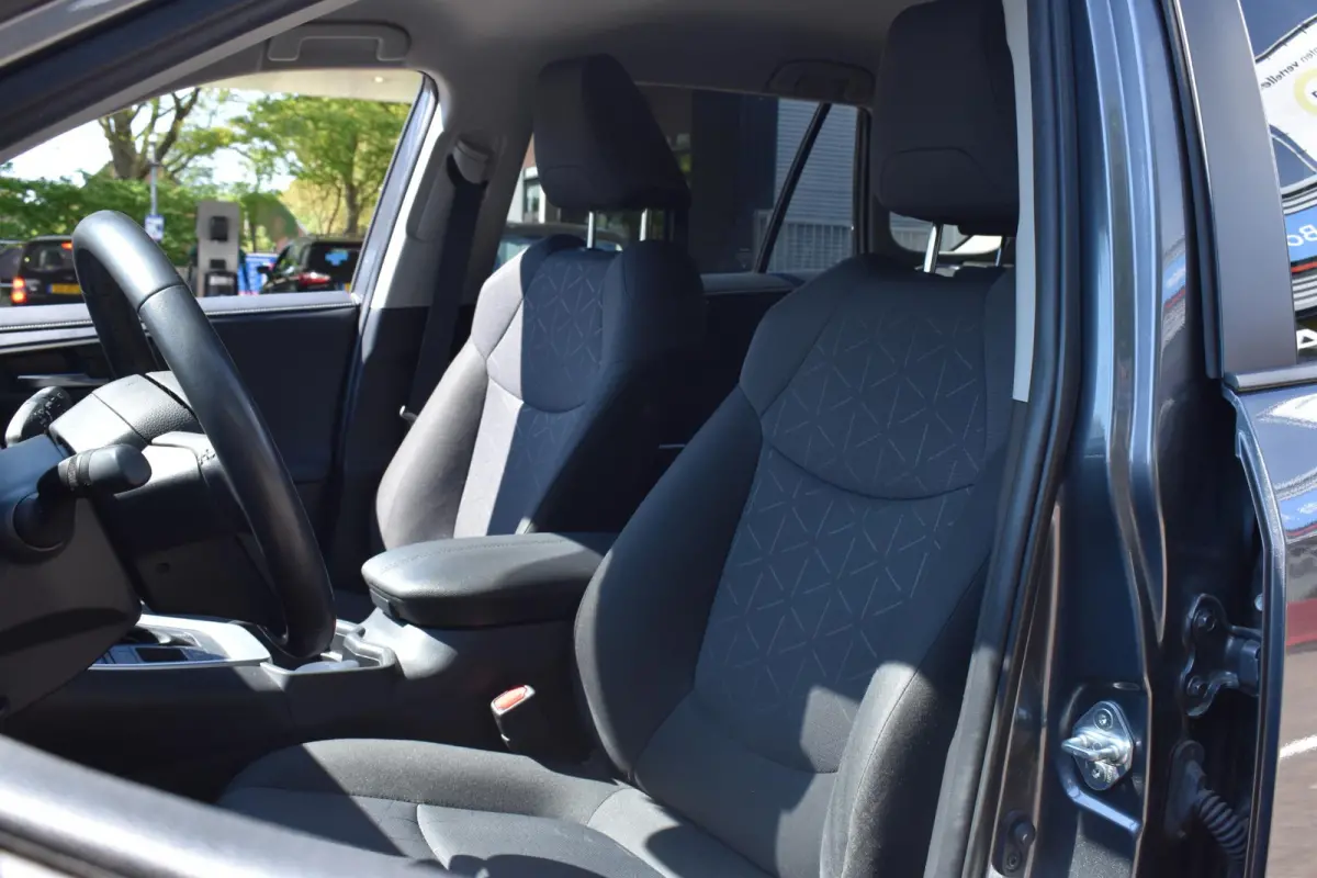 2.5 Hybrid Dynamic BSM | Navigatie | Camera | 100% Toyota Onderhouden | 12 mnd BOVAG garantie | Whatsapp 06-53188999