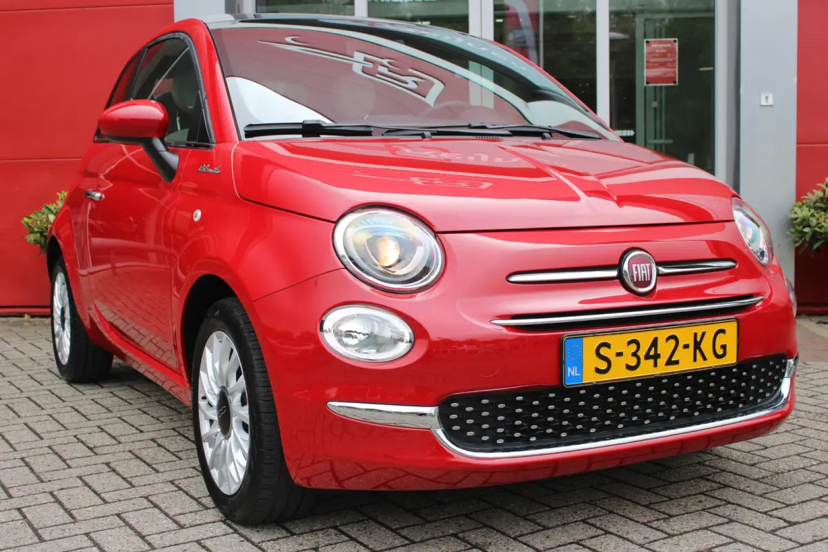 1.0 Hybrid 69PK DOLCEVITA | PANORAMA DAK | APPLE CARPLAY/ANDROID AUTO | HALF LEDEREN BEKLEDING "TESSUTO DISEGNO" MET SPORTSTOELEN | DONKERE HEMELBEKLEDING | CRUISE CONTROL | AIRCO | LICHTMET