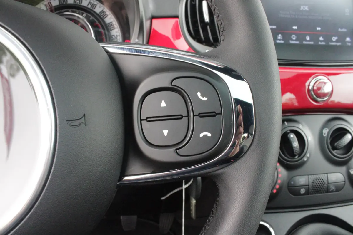 1.0 Hybrid 69PK DOLCEVITA | PANORAMA DAK | APPLE CARPLAY/ANDROID AUTO | HALF LEDEREN BEKLEDING "TESSUTO DISEGNO" MET SPORTSTOELEN | DONKERE HEMELBEKLEDING | CRUISE CONTROL | AIRCO | LICHTMET