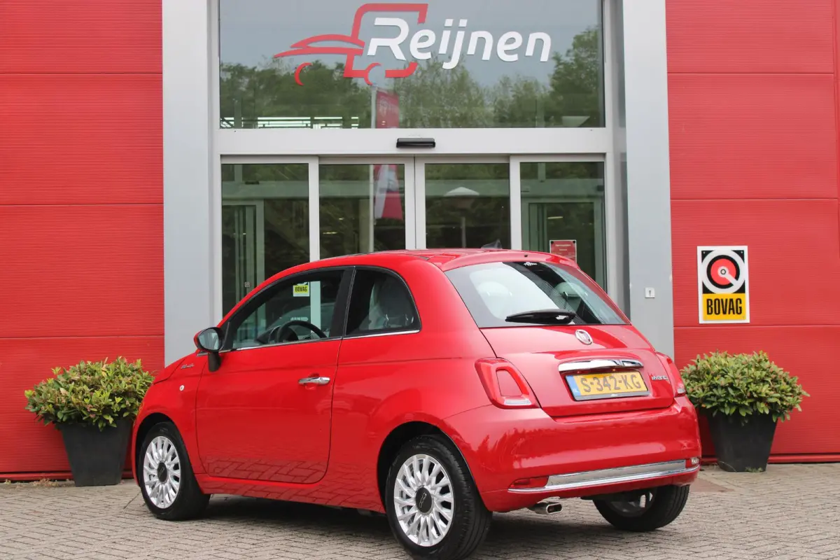 1.0 Hybrid 69PK DOLCEVITA | PANORAMA DAK | APPLE CARPLAY/ANDROID AUTO | HALF LEDEREN BEKLEDING "TESSUTO DISEGNO" MET SPORTSTOELEN | DONKERE HEMELBEKLEDING | CRUISE CONTROL | AIRCO | LICHTMET