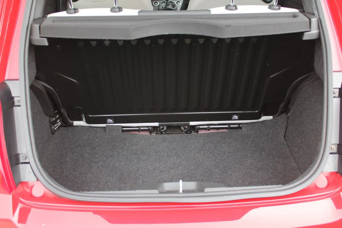1.0 Hybrid 69PK DOLCEVITA | PANORAMA DAK | APPLE CARPLAY/ANDROID AUTO | HALF LEDEREN BEKLEDING "TESSUTO DISEGNO" MET SPORTSTOELEN | DONKERE HEMELBEKLEDING | CRUISE CONTROL | AIRCO | LICHTMET