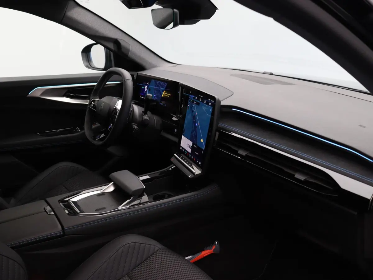 Full hybrid 200 iconic esprit Alpine | Facelift | Stoel-stuurverwarming | Adaptieve cruise control | Elektrisch bedienbare stoelen | Navigatie |