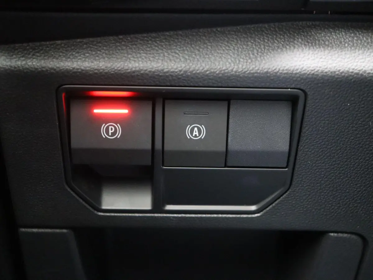 Full hybrid 200 iconic esprit Alpine | Facelift | Stoel-stuurverwarming | Adaptieve cruise control | Elektrisch bedienbare stoelen | Navigatie |