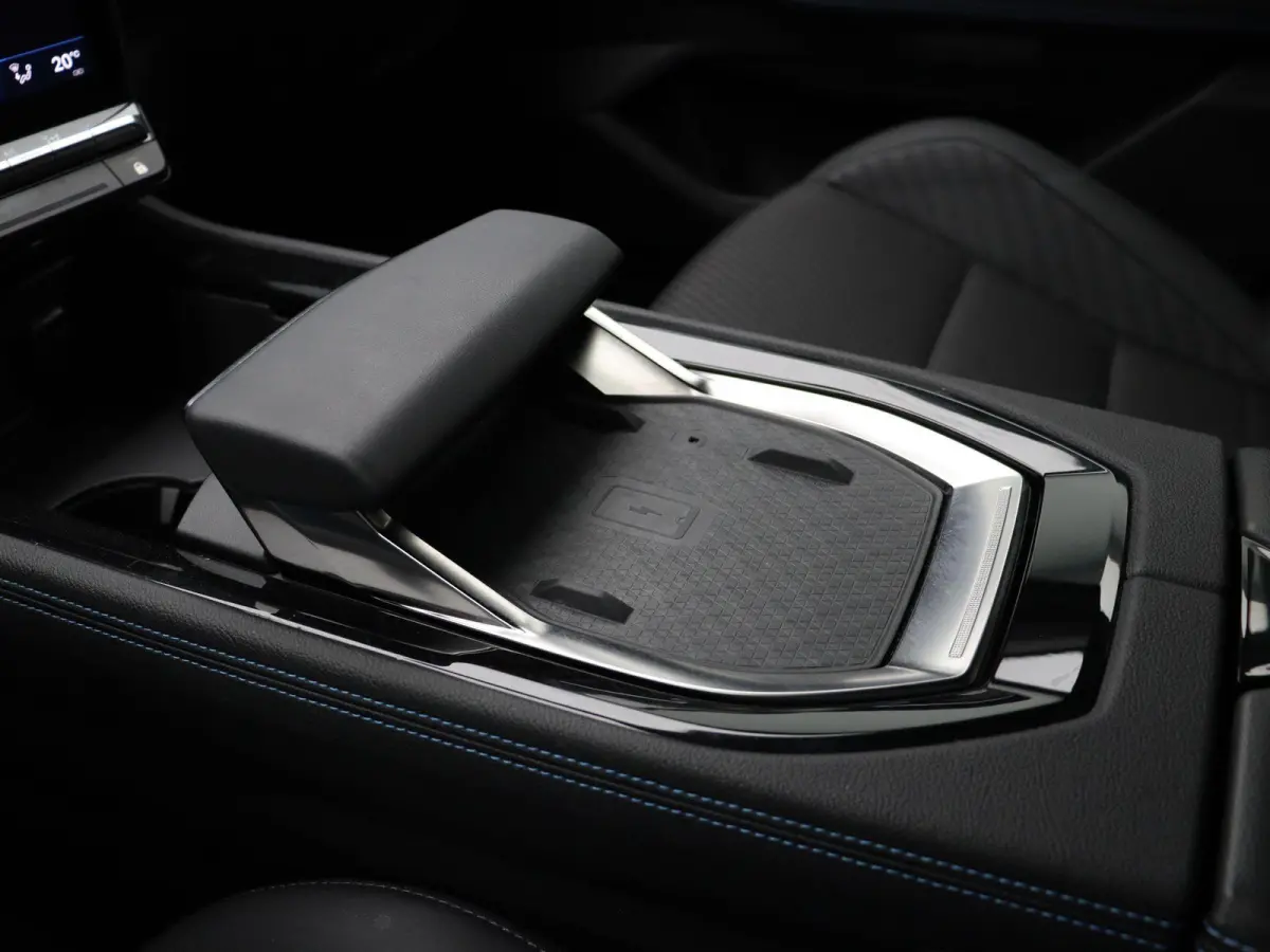 Full hybrid 200 iconic esprit Alpine | Facelift | Stoel-stuurverwarming | Adaptieve cruise control | Elektrisch bedienbare stoelen | Navigatie |