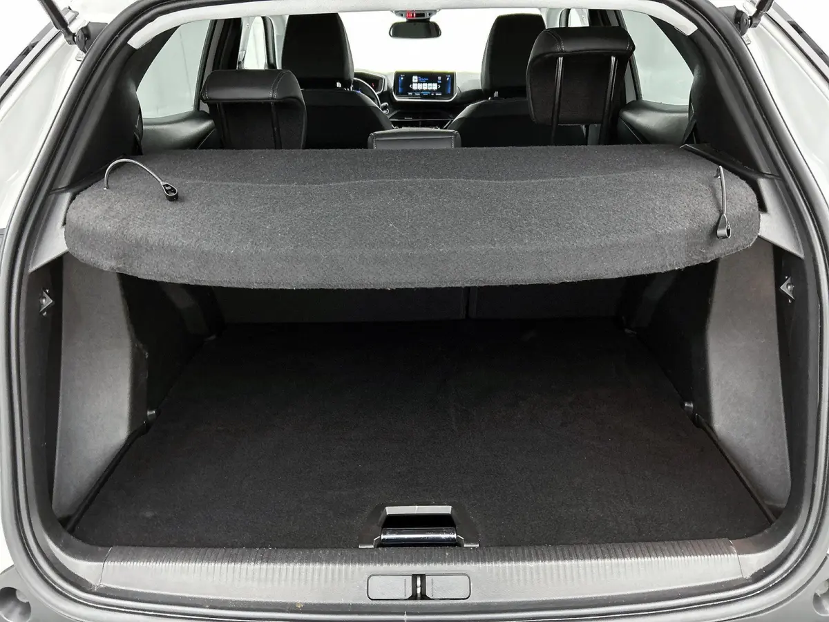 1.2 130pk Allure Pack | Navigatie | LED Koplampen | Parkeercamera achter | Digitaal 3D Dashboard | Apple Carplay / Android Auto |