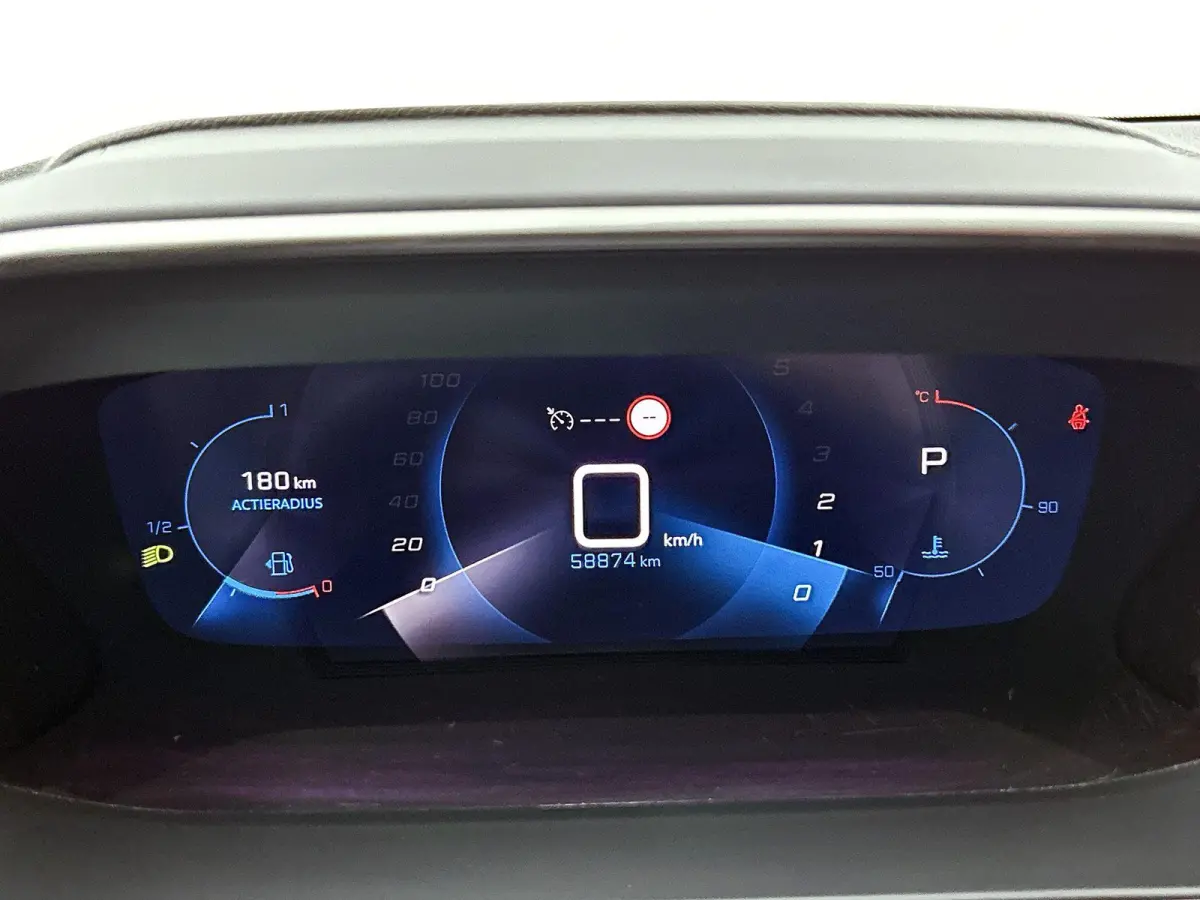 1.2 130pk Allure Pack | Navigatie | LED Koplampen | Parkeercamera achter | Digitaal 3D Dashboard | Apple Carplay / Android Auto |