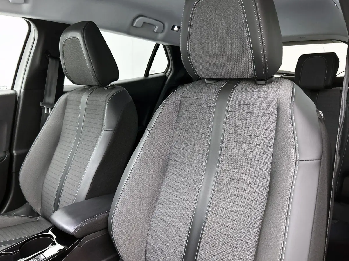 1.2 130pk Allure Pack | Navigatie | LED Koplampen | Parkeercamera achter | Digitaal 3D Dashboard | Apple Carplay / Android Auto |