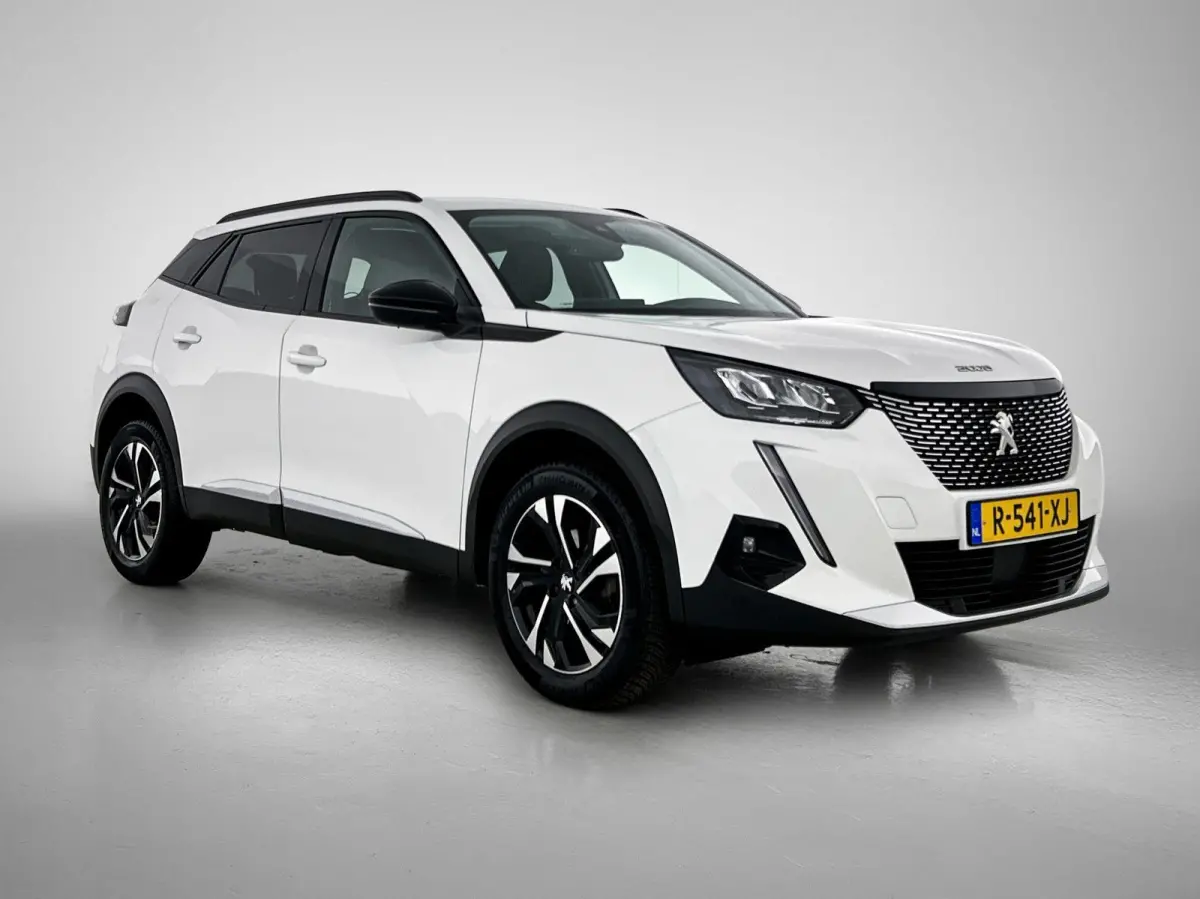1.2 130pk Allure Pack | Navigatie | LED Koplampen | Parkeercamera achter | Digitaal 3D Dashboard | Apple Carplay / Android Auto |