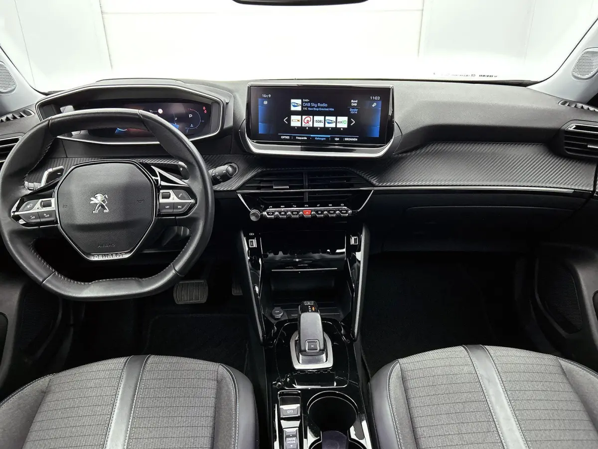 1.2 130pk Allure Pack | Navigatie | LED Koplampen | Parkeercamera achter | Digitaal 3D Dashboard | Apple Carplay / Android Auto |