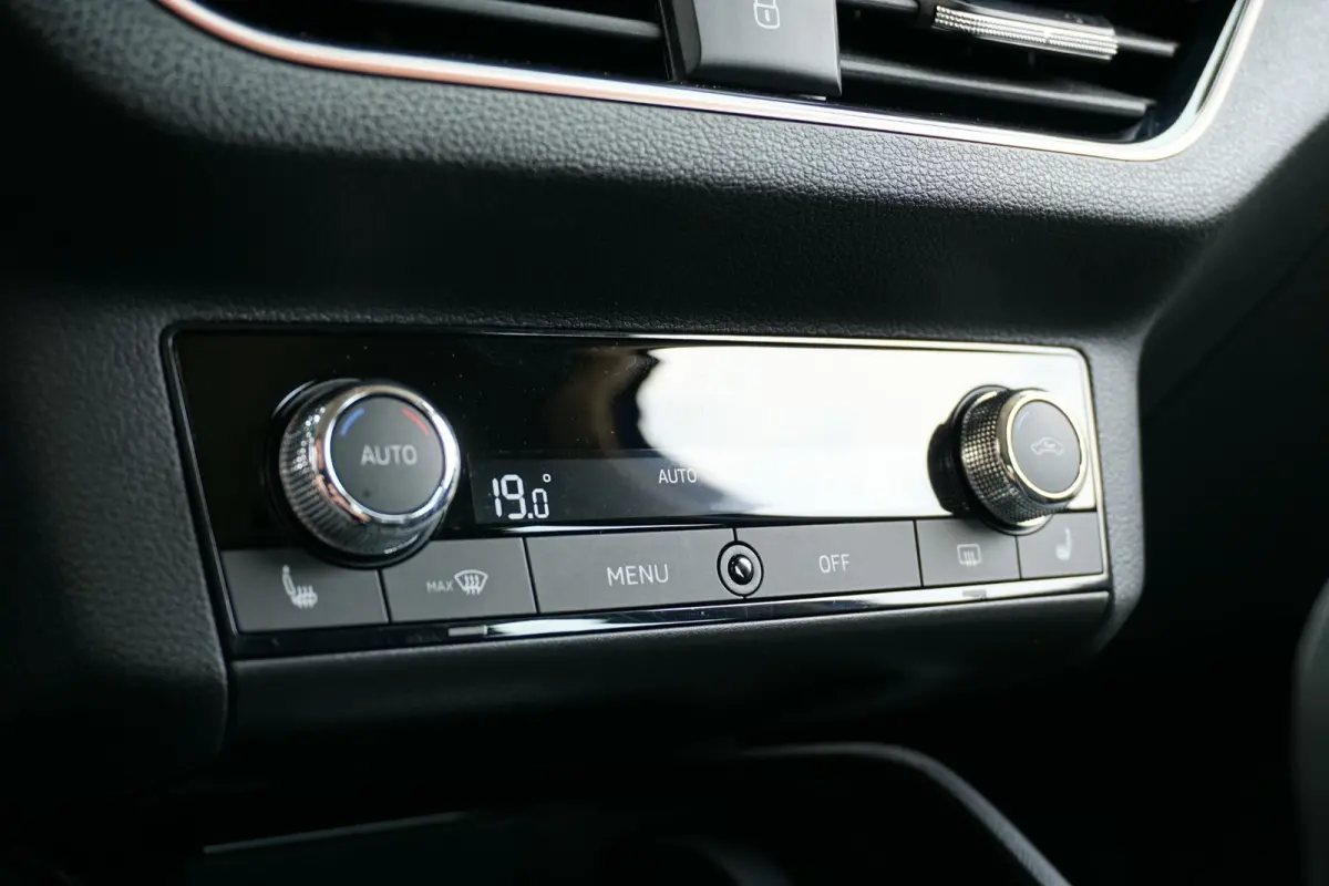 1.0 TSI Business Edition + TREKHAAK / STOELVERWARMING / CAMERA