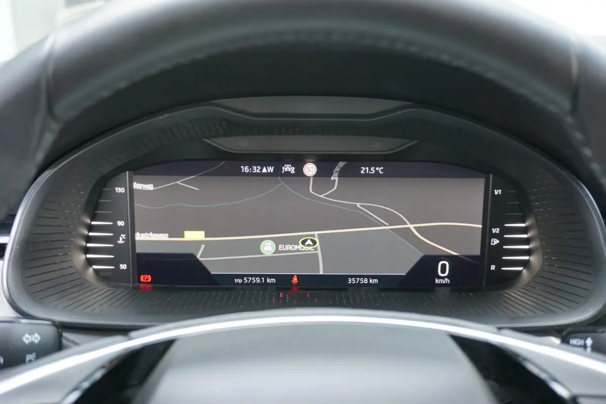 1.0 TSI Business Edition + TREKHAAK / STOELVERWARMING / CAMERA