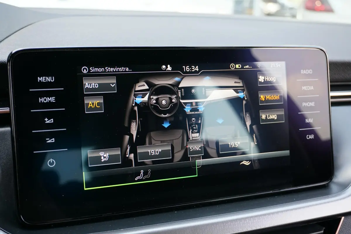 1.0 TSI Business Edition + TREKHAAK / STOELVERWARMING / CAMERA